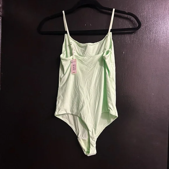 🆕 Aerie SMOOTHEZ Scoop Mint Green Bodysuit Medium Spaghetti Strap Bodysuit - Picture 2 of 8